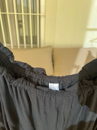 Blusa negra multiposición ajustable