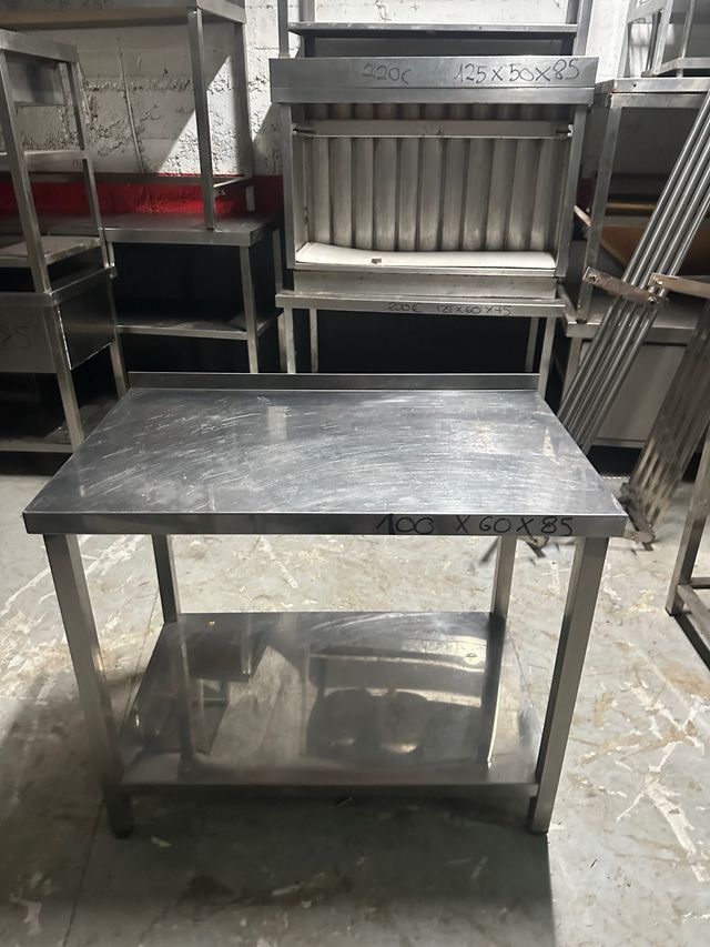 Mesa de acero 100x60x85 en buen estado