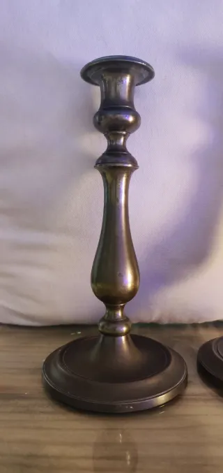 2 Candelabros Isabelinos de bronce Antiguos