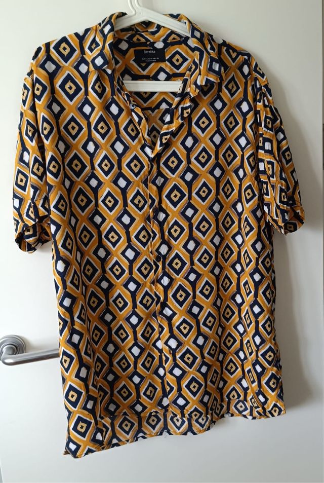 Camisa Bershka Estampada Diamantes Amarilla