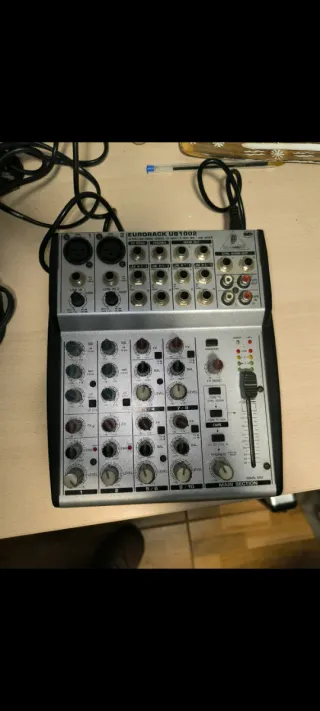 Behringer Eurorack UB1002 Mezclador