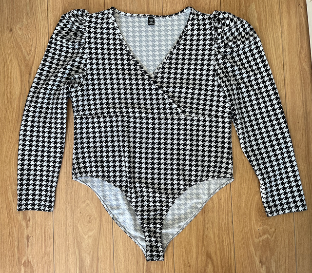 Body estampado pata de gallo blanco y negro