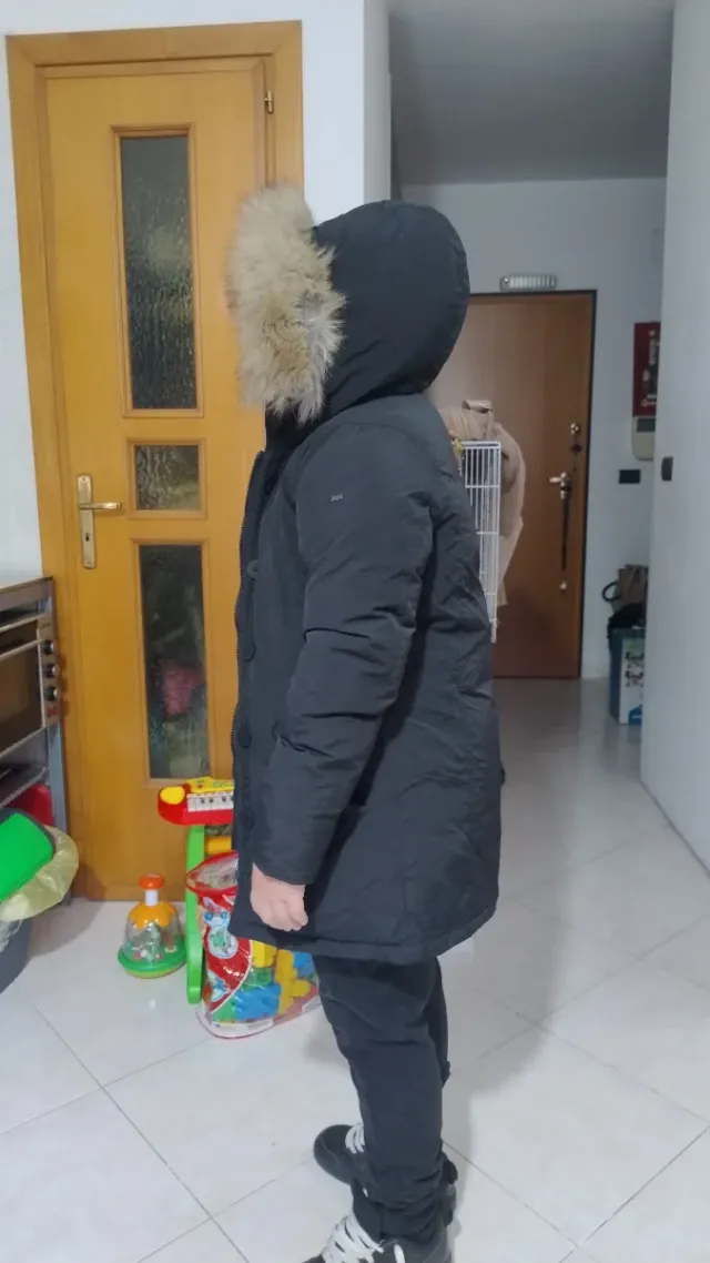 Piumino iDo nero lungo con cappuccio