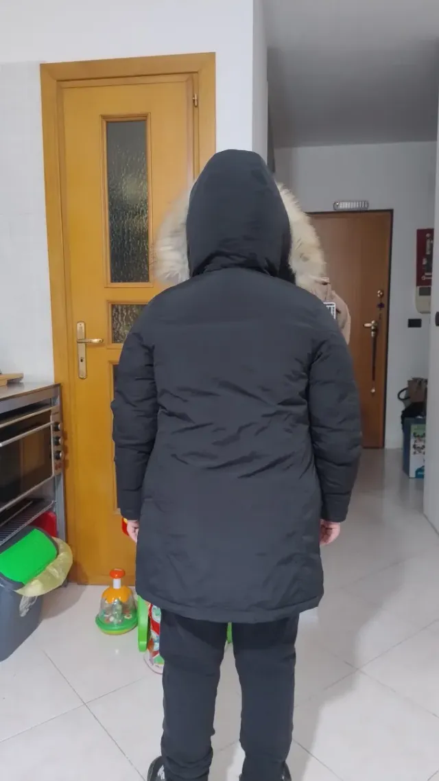 Piumino iDo nero lungo con cappuccio