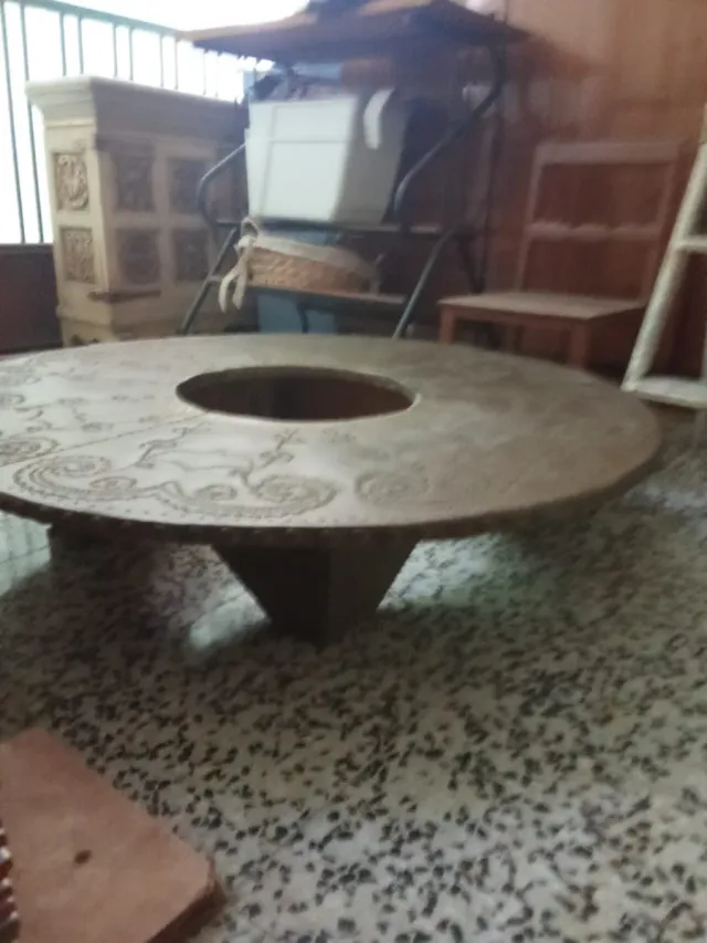 Mesa árabe de madera