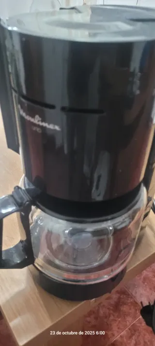 Cafetera Negra con Jarra de Cristal