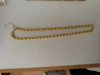 Cadena de oro estilo cordón