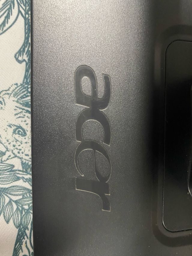 Pantalla Acer + Teclado Genius Negro :)