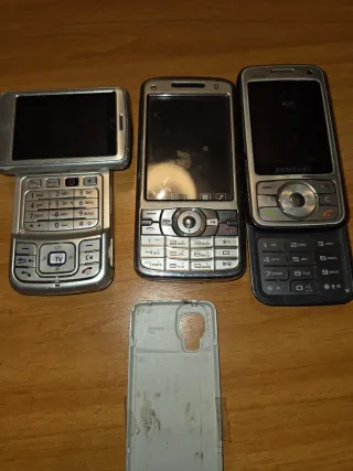 3 Telefoni Vintage da Testare come ricambi