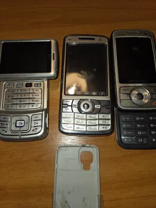3 Telefoni Vintage da Testare come ricambi