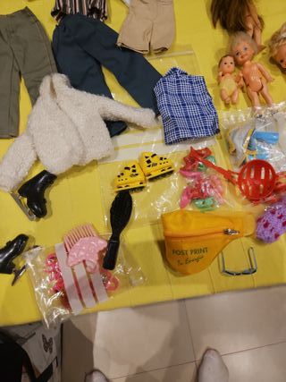 Lote 12 Muñecos Barbie, Ken, Chelsea