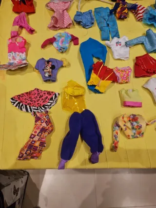 Lote Muñecas Barbie, Skipper, Chelsea y Ropa