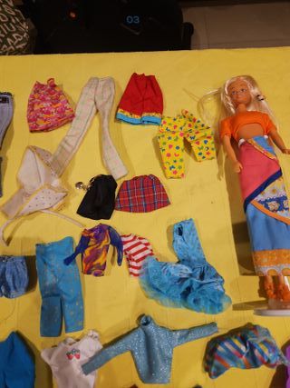 Lote Muñecas Barbie, Skipper, Chelsea y Ropa