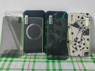 iPhone X: 4 custodie e 4 protezioni