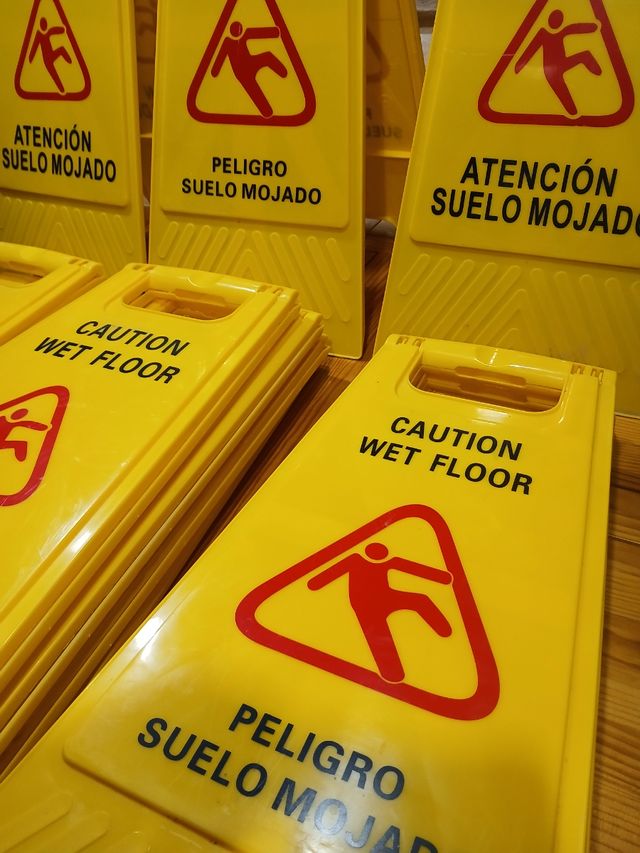 Balizas suelo mojado 13 señales