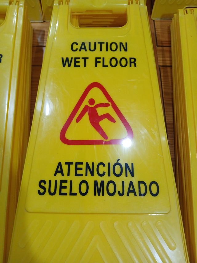 Balizas suelo mojado 13 señales