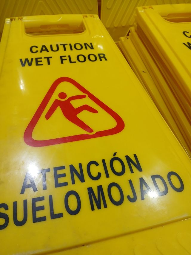 Balizas suelo mojado 13 señales