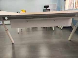 Mesa de oficina modular blanca