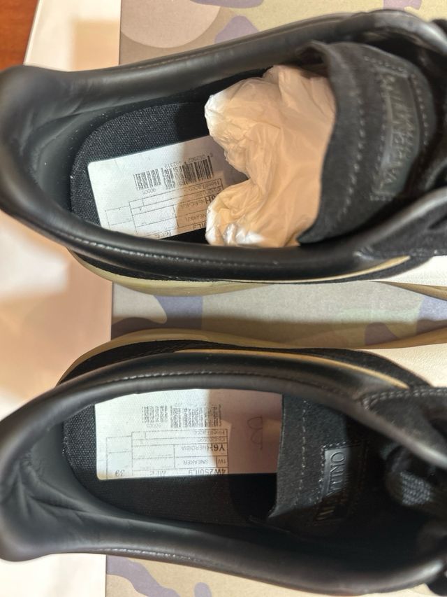 Valentino Garavani – Sneakers nuove con cartellino