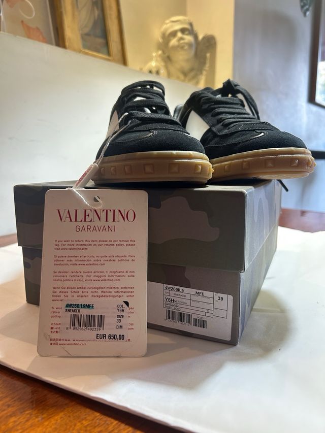 Valentino Garavani – Sneakers nuove con cartellino