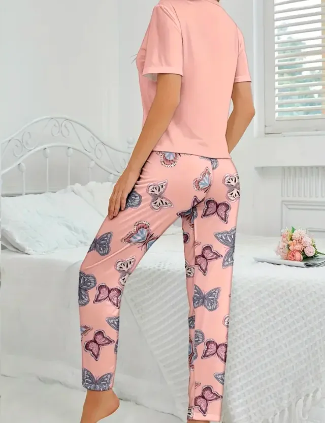 Pijama de mariposas rosa