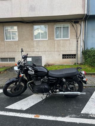 Triumph Bonneville T100 Black