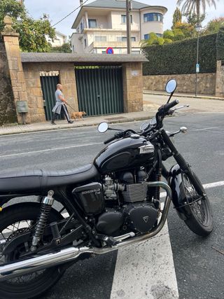 Triumph Bonneville T100 Black