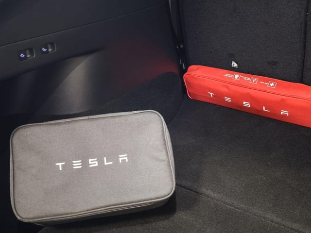 TESLA Model Y Gran Autonomía 4WD