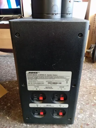 Amplificador Yamaha RX-V460RDS y altavoces Bose