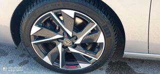 Peugeot 308 5P Allure Pack Puretech 130 S&S EAT8