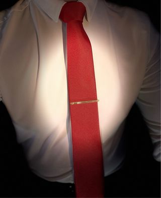 Corbata roja oscuro brilloso 