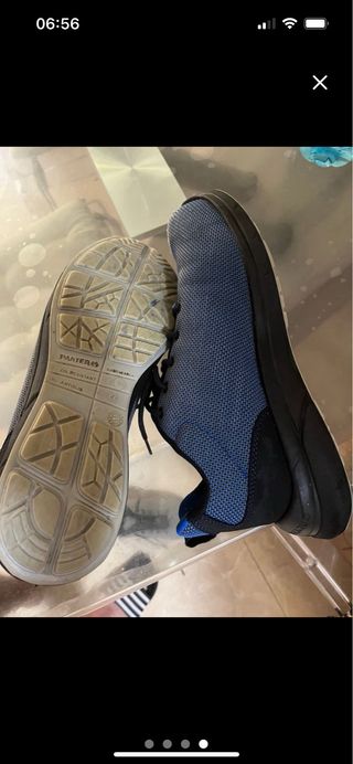 Zapatos de trabajo azules y negros