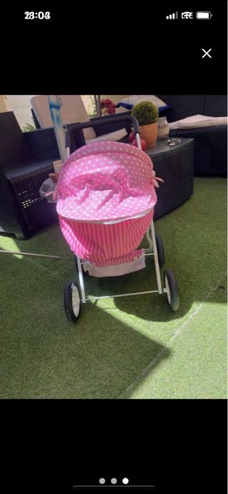 Carro de muñecas rosa
