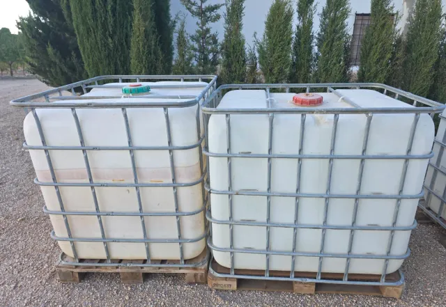 Depósitos 1000L IBC con jaula metálica