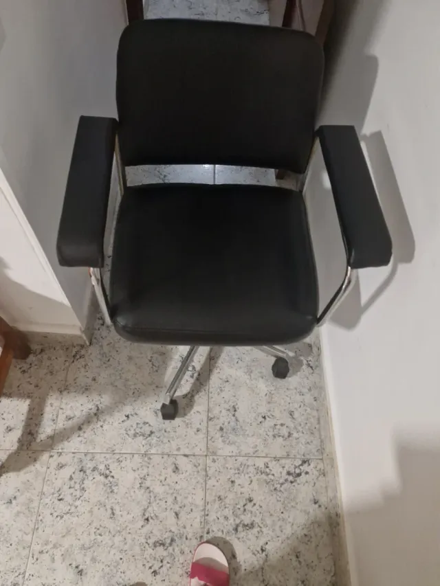 Silla de oficina negra