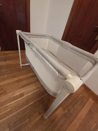 Cuna de viaje gris