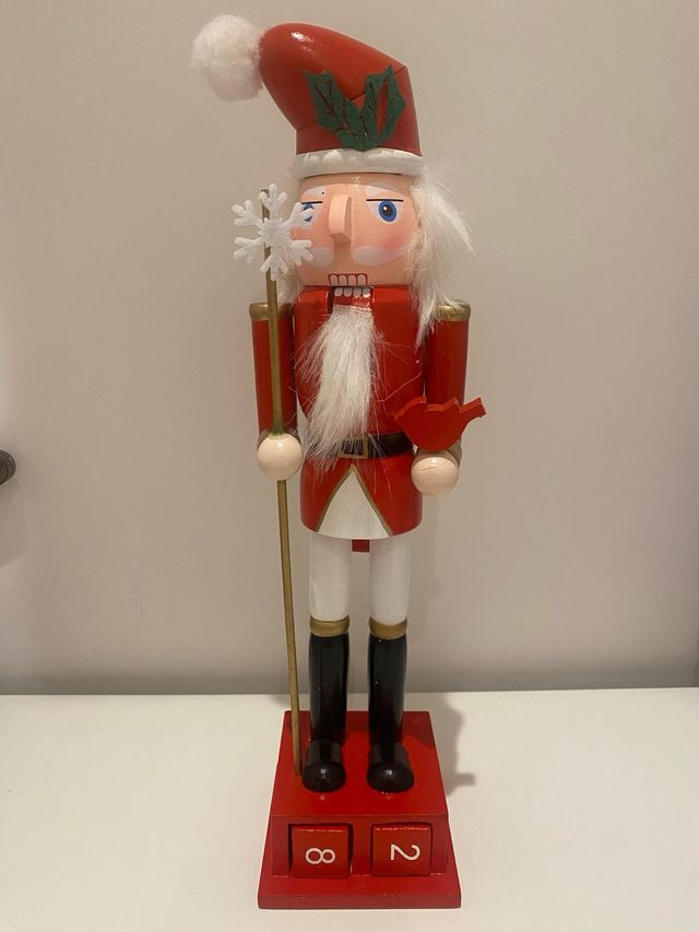 Schiaccianoci in legno decorativo