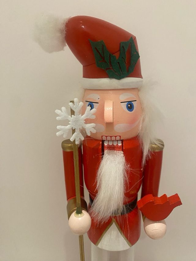 Schiaccianoci in legno decorativo