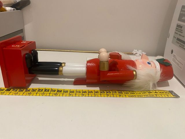 Schiaccianoci in legno decorativo