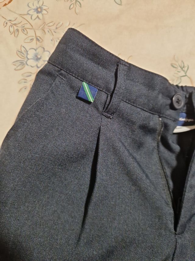 Pantalón corto uniforme Vedruna talla 10
