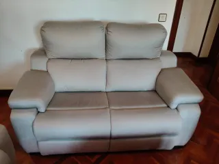 Sofá de tela beige