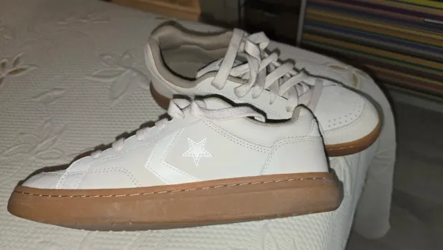 Scarpe Converse marroni con suola bianca