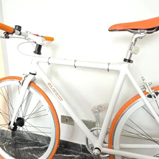 Bicicletta design bianca e arancione EUSEBI