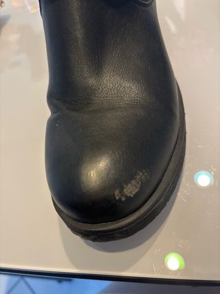 Stivaletti neri con zip e borchie