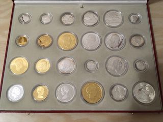 24 Reproducciones de Monedas