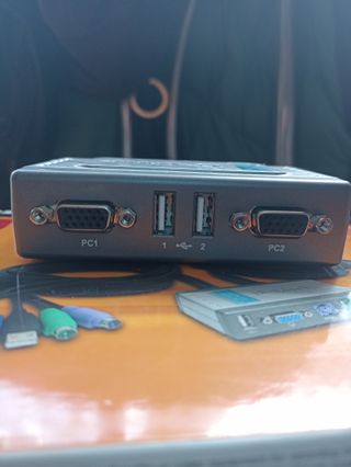 Conmutador D-Link DKVM-2KU