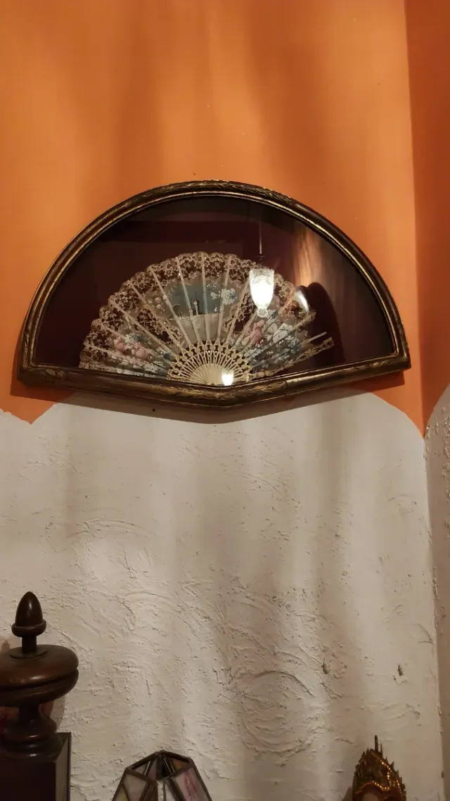 Abanico antiguo decorado