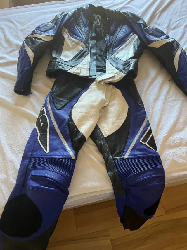 Traje de cuero moto azul y negro marca Richa