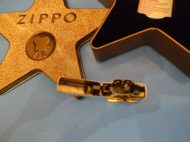 Accendino Zippo dorato con stella