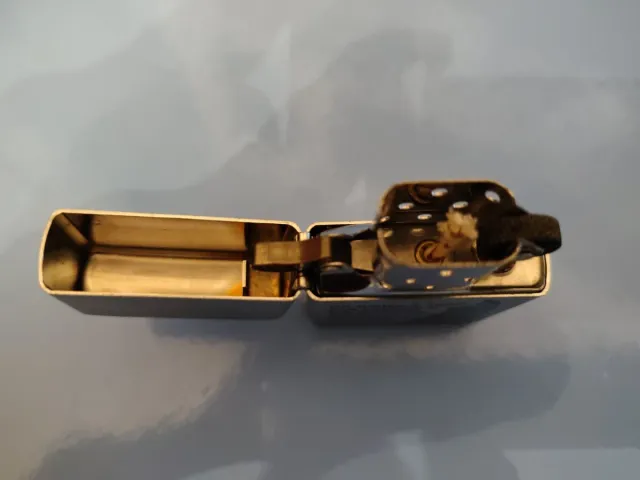 Zippo Made in USA con frase Un amico è colui